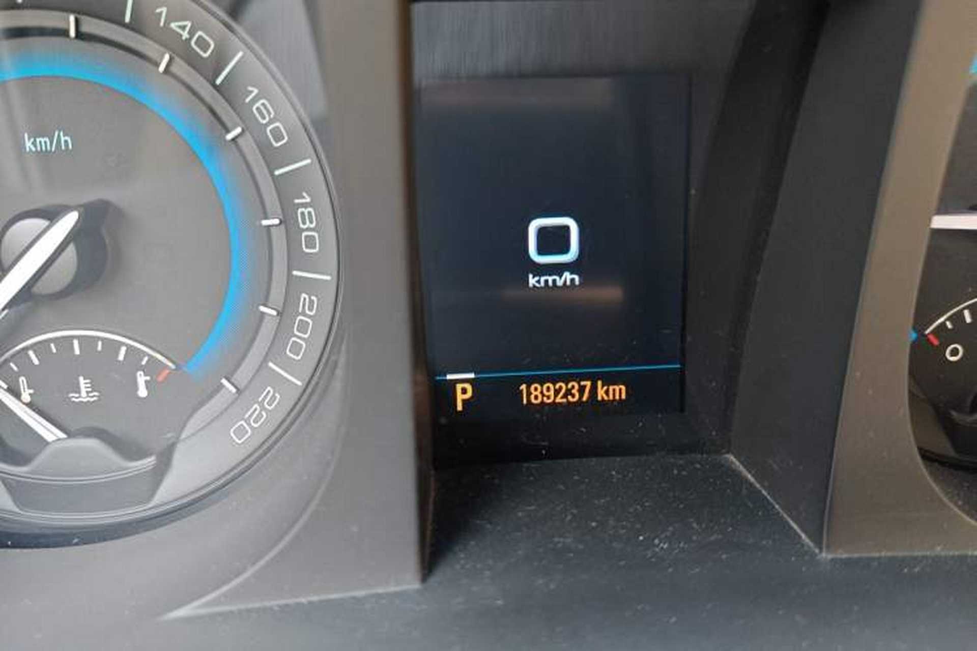 Used Buick GL8 2011 3.0L XT Luxury Business Flagship Edition Odometer Close Up