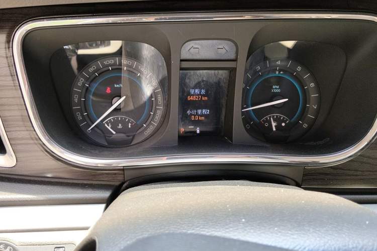 Used Buick GL8 2011 3.0L XT Luxury Business Flagship Edition Odometer Close Up