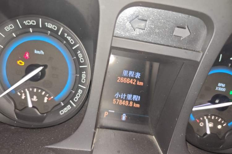Used Buick GL8 2011 3.0L XT Luxury Business Flagship Edition Odometer Close Up