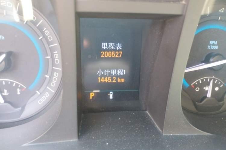Used Buick GL8 2011 2.4L LT Luxury Business Executive Edition Odometer Close Up