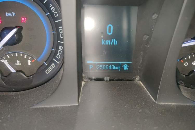 Used Buick GL8 2011 2.4L CT Luxury Business Comfort Edition Odometer Close Up
