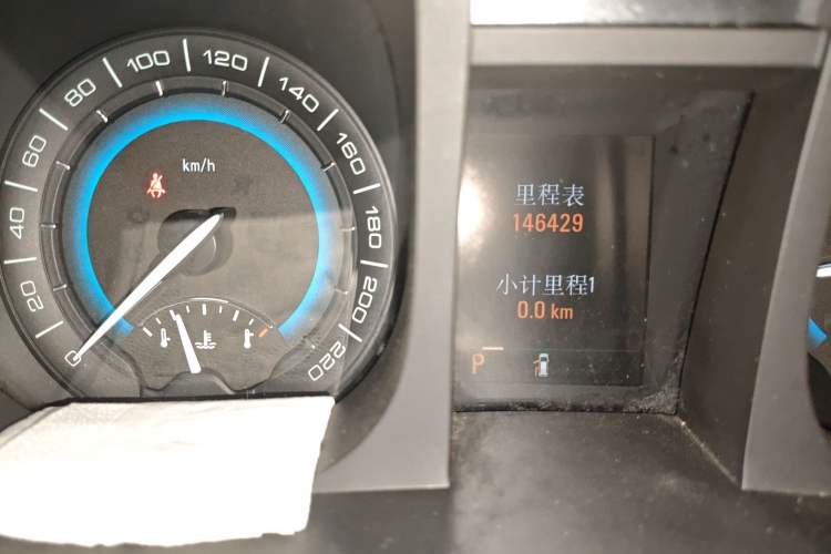 Used Buick GL8 2011 2.4L LT Luxury Business Executive Edition Odometer Close Up