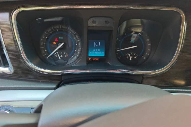 Used Buick GL8 2011 2.4L CT Luxury Business Comfort Edition Odometer Close Up