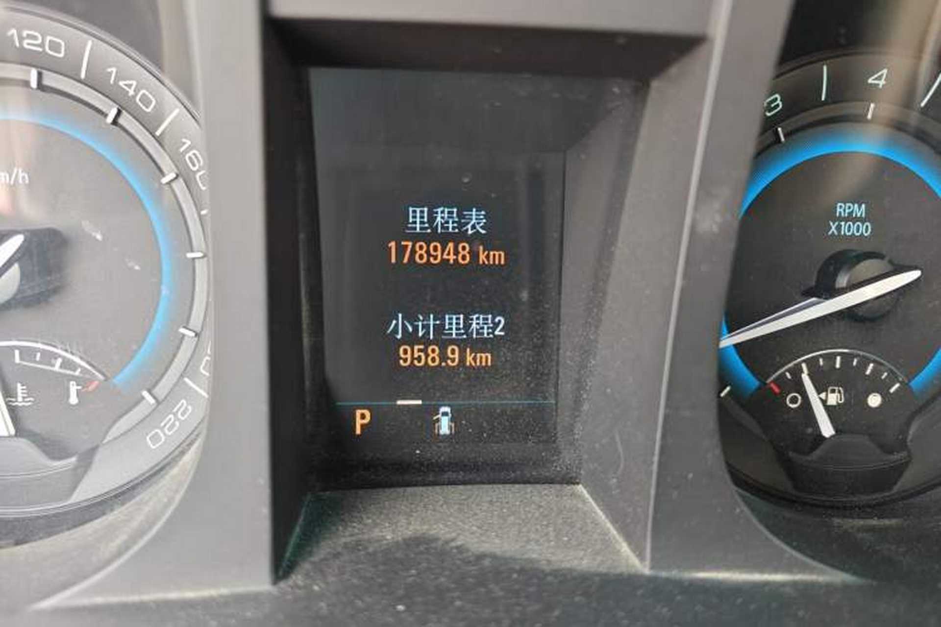 Used Buick GL8 2011 3.0L XT Luxury Business Flagship Edition Odometer Close Up