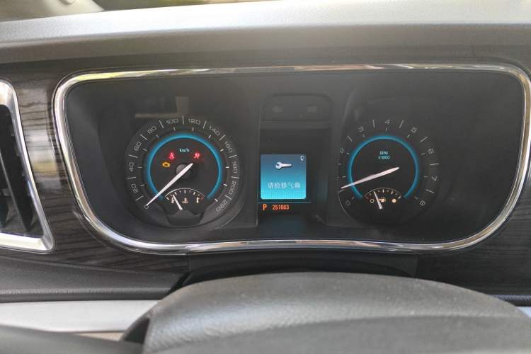 Used Buick GL8 2011 3.0L XT Luxury Business Flagship Edition Odometer Close Up