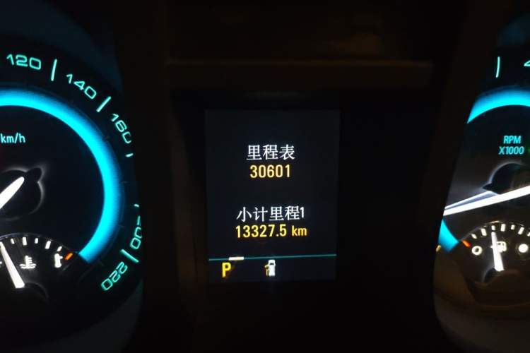 Used Buick GL8 2011 3.0L XT Luxury Business Flagship Edition Odometer Close Up