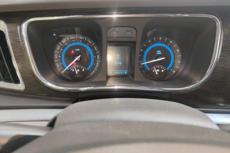 Used Buick GL8 2011 2.4L CT Luxury Business Comfort Edition Odometer Close Up