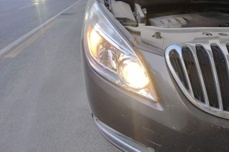 Used Buick GL8 2011 2.4L CT Luxury Business Comfort Edition Right Front Headlight