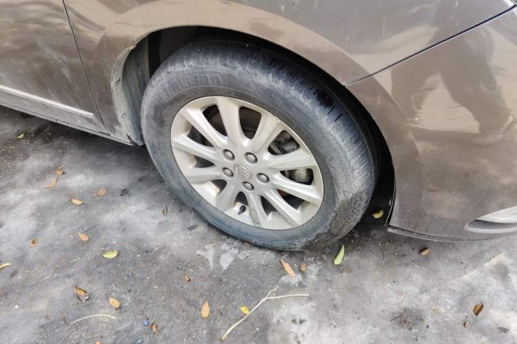 Used Buick GL8 2011 2.4L LT Luxury Business Executive Edition Right Front Wheel Hub