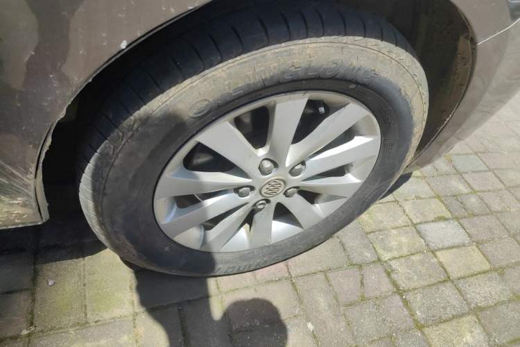 Used Buick GL8 2011 2.4L CT Luxury Business Comfort Edition Right Front Wheel Hub