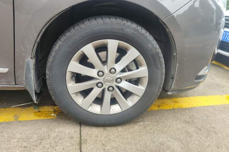 Used Buick GL8 2011 2.4L LT Luxury Business Executive Edition Right Front Wheel Hub