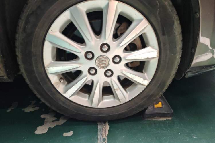 Used Buick GL8 2011 3.0L XT Luxury Business Flagship Edition Right Front Wheel Hub