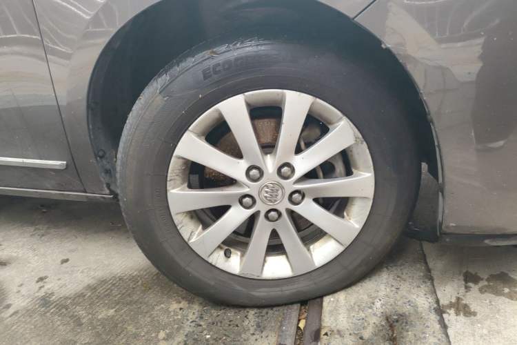 Used Buick GL8 2011 2.4L LT Luxury Business Executive Edition Right Front Wheel Hub