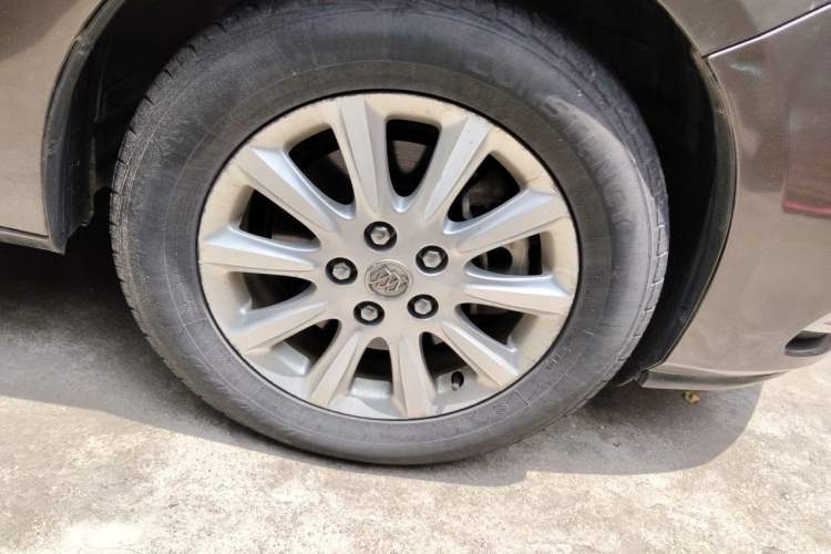 Used Buick GL8 2011 3.0L XT Luxury Business Flagship Edition Right Front Wheel Hub