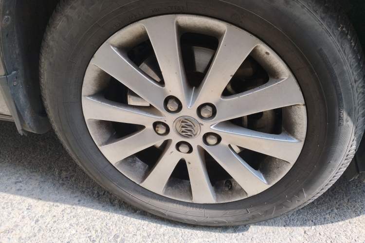 Used Buick GL8 2011 2.4L LT Luxury Business Executive Edition Right Front Wheel Hub