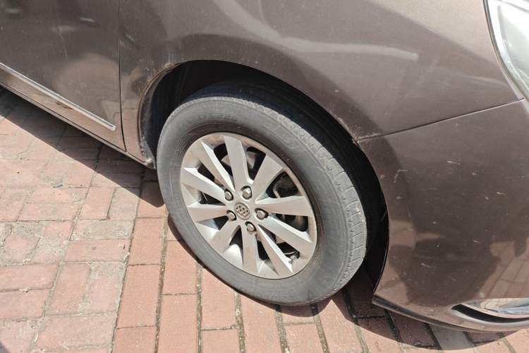 Used Buick GL8 2011 2.4L LT Luxury Business Executive Edition Right Front Wheel Hub