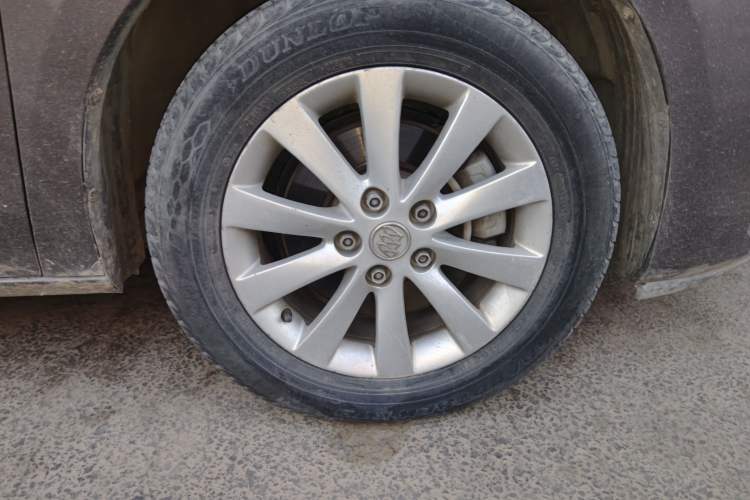 Used Buick GL8 2011 2.4L CT Luxury Business Comfort Edition Right Front Wheel Hub