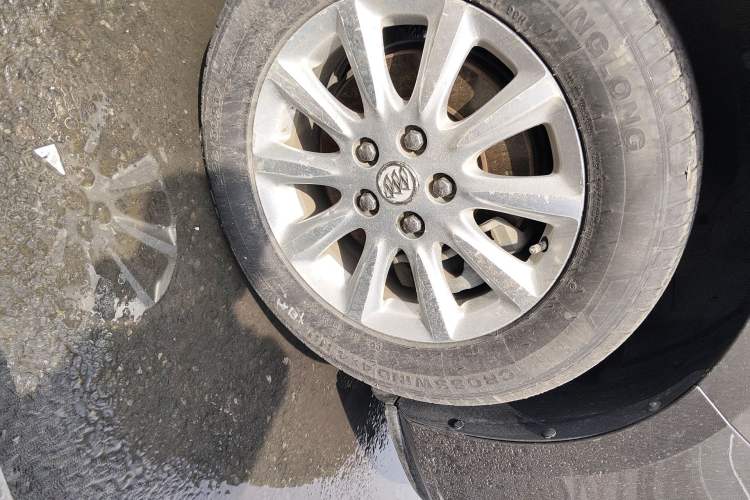 Used Buick GL8 2011 3.0L XT Luxury Business Flagship Edition Right Front Wheel Hub