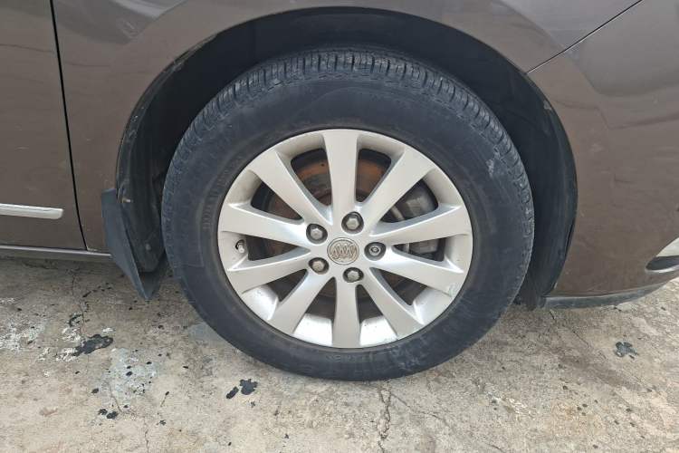 Used Buick GL8 2011 2.4L LT Luxury Business Executive Edition Right Front Wheel Hub
