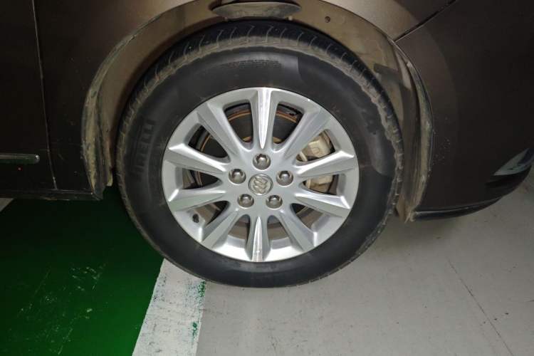 Used Buick GL8 2011 3.0L XT Luxury Business Flagship Edition Right Front Wheel Hub