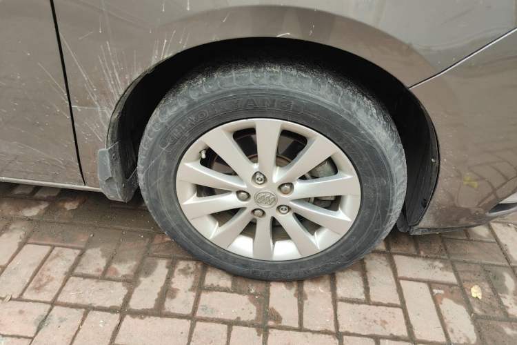 Used Buick GL8 2011 2.4L CT Luxury Business Comfort Edition Right Front Wheel Hub