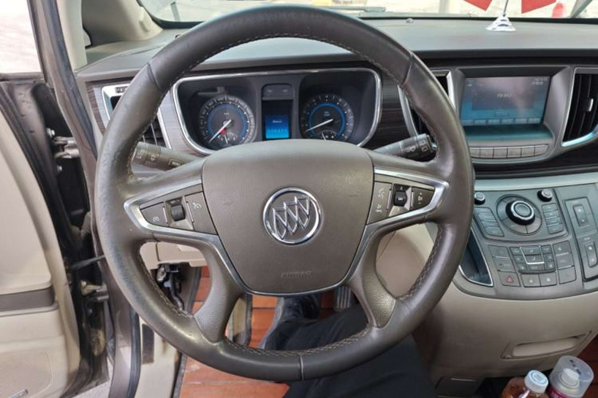 Used Buick GL8 2011 3.0L XT Luxury Business Flagship Edition Steering Wheel