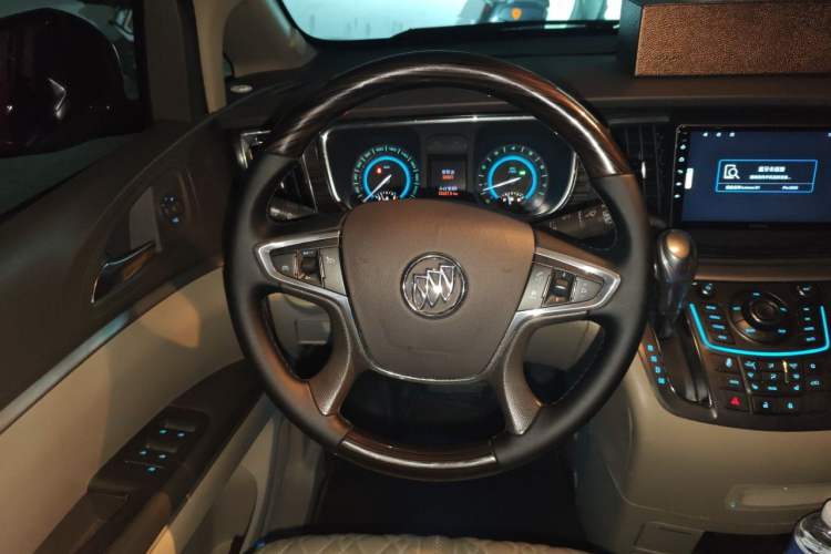 Used Buick GL8 2011 3.0L XT Luxury Business Flagship Edition Steering Wheel