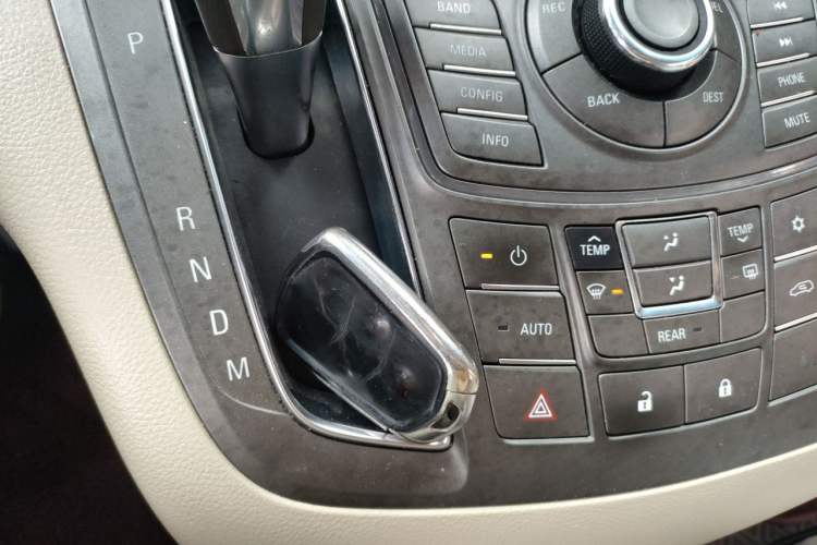 Used Buick GL8 2011 2.4L LT Luxury Business Executive Edition Vehicle Key