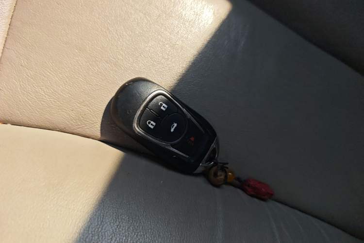Used Buick GL8 2011 2.4L CT Luxury Business Comfort Edition Vehicle Key