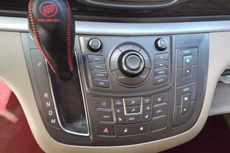 Used Buick GL8 2011 3.0L XT Luxury Business Flagship Edition Audio And AC Panel