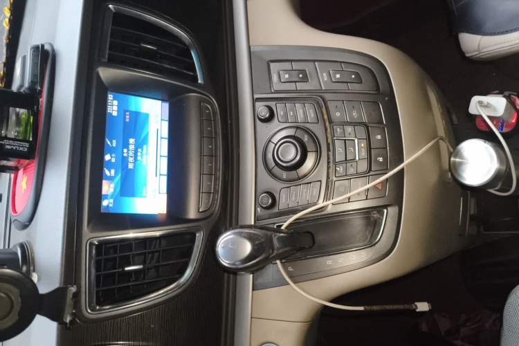 Used Buick GL8 2011 2.4L LT Luxury Business Executive Edition Audio And AC Panel