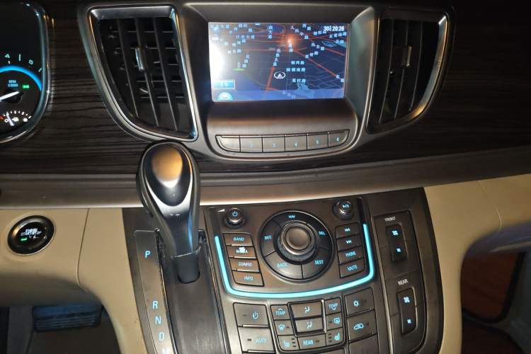 Used Buick GL8 2011 3.0L XT Luxury Business Flagship Edition Audio And AC Panel