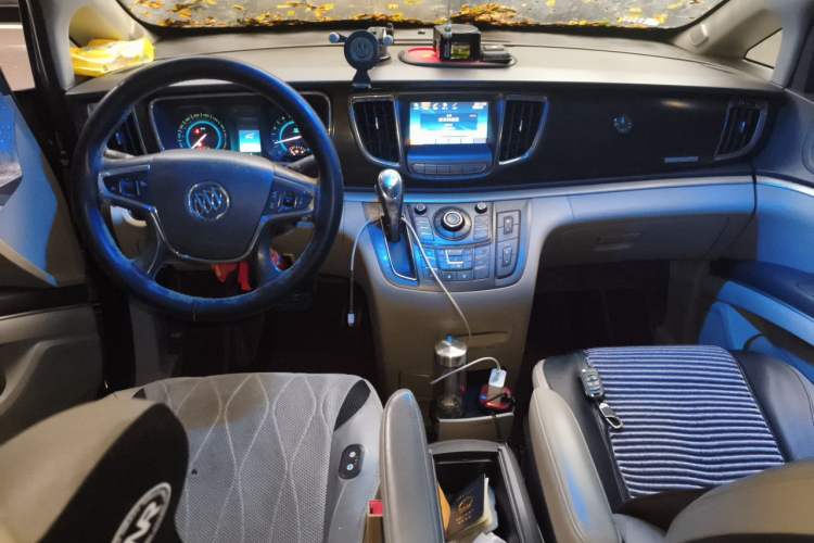 Used Buick GL8 2011 2.4L LT Luxury Business Executive Edition Center Console