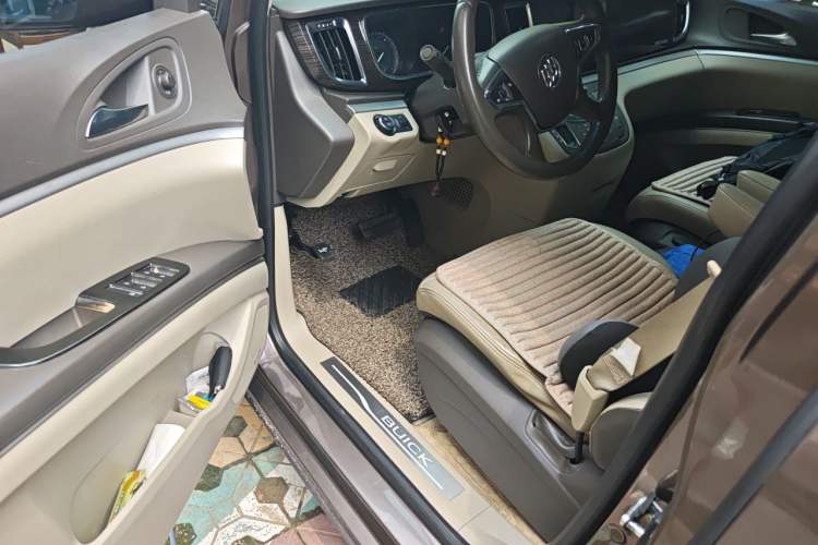 Used Buick GL8 2011 3.0L GT Luxury Business Haoya Edition Driver Seat