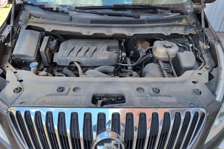 Used Buick GL8 2011 2.4L LT Executive Edition Engine Bay