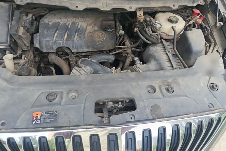 Used Buick GL8 2011 2.4L LT Luxury Business Executive Edition Engine Bay