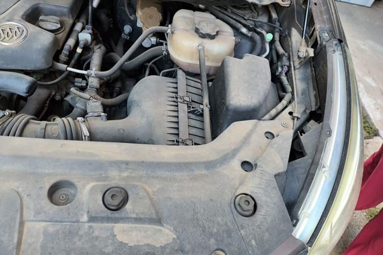 Used Buick GL8 2011 2.4L LT Executive Edition Engine Bay Left