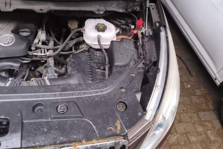 Used Buick GL8 2011 2.4L LT Luxury Business Executive Edition Engine Bay Left