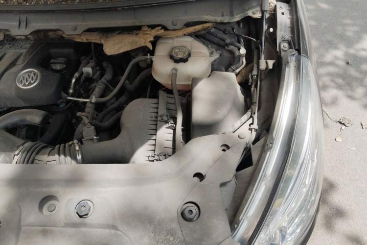 Used Buick GL8 2011 2.4L LT Luxury Business Executive Edition Engine Bay Left