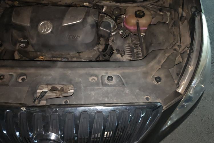 Used Buick GL8 2011 3.0L XT Luxury Business Flagship Edition Engine Bay Left