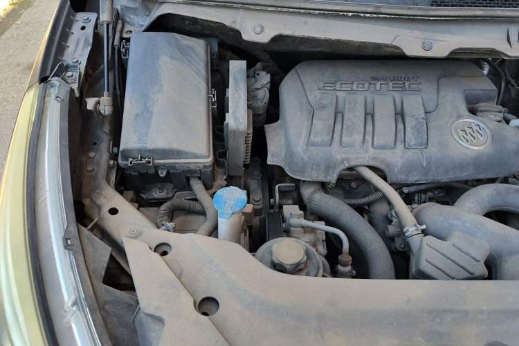 Used Buick GL8 2011 2.4L LT Executive Edition Engine Bay Right