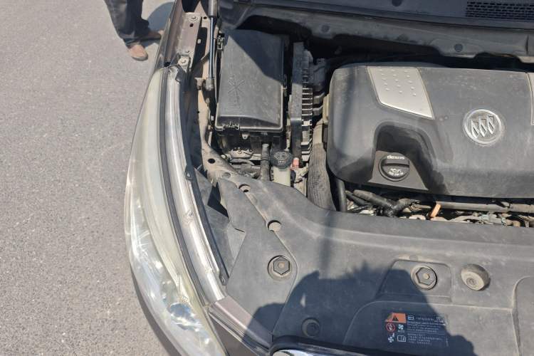 Used Buick GL8 2011 3.0L GT Luxury Business Haoya Edition Engine Bay Right