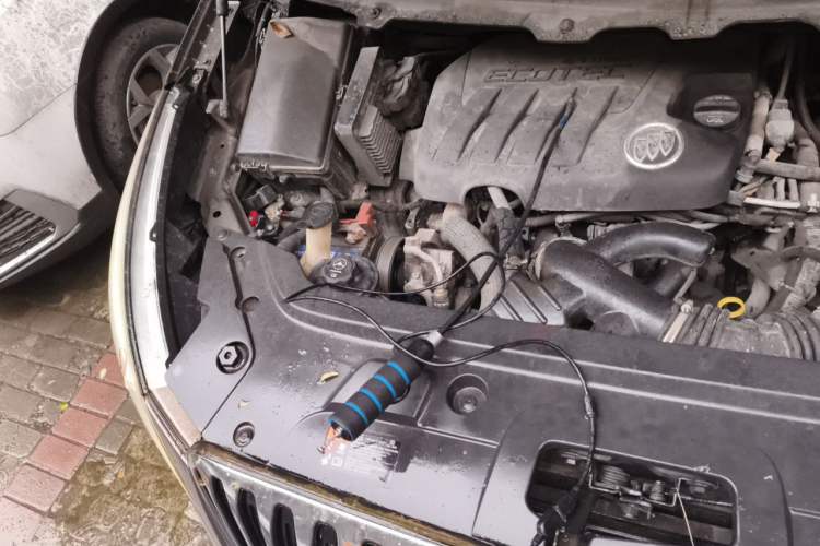 Used Buick GL8 2011 2.4L LT Luxury Business Executive Edition Engine Bay Right