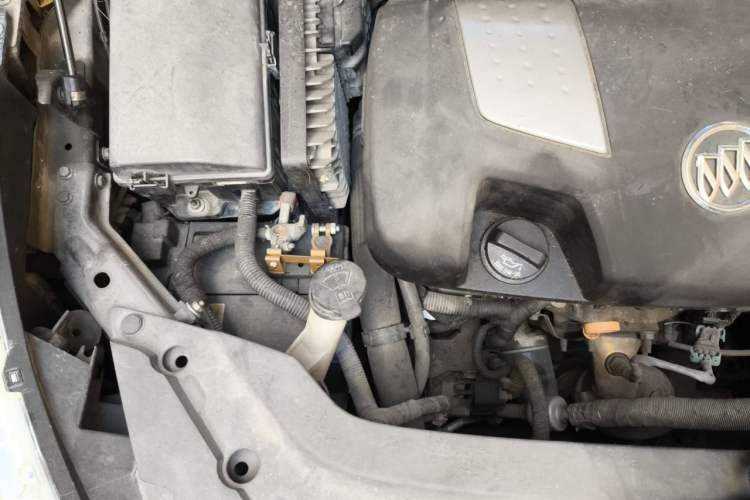 Used Buick GL8 2011 3.0L XT Luxury Business Flagship Edition Engine Bay Right
