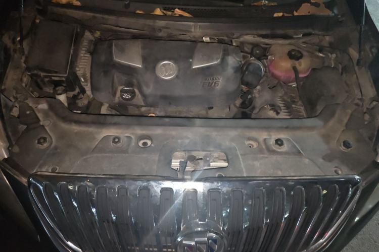 Used Buick GL8 2011 3.0L XT Luxury Business Flagship Edition Engine Bay