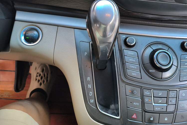 Used Buick GL8 2011 2.4L LT Executive Edition Gear Lever