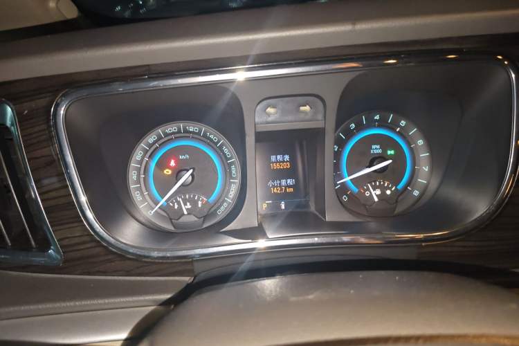 Used Buick GL8 2011 3.0L XT Luxury Business Flagship Edition Instrument Cluster