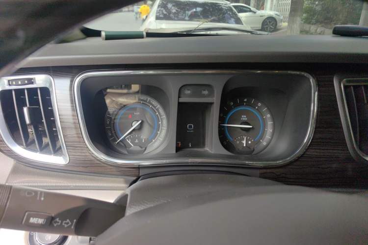 Used Buick GL8 2011 3.0L XT Luxury Business Flagship Edition Instrument Cluster