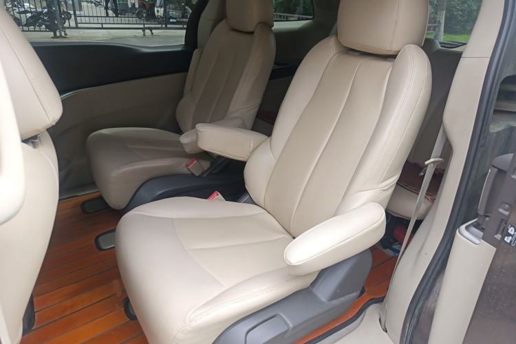 Used Buick GL8 2011 2.4L LT Luxury Business Executive Edition Left Rear Seat
