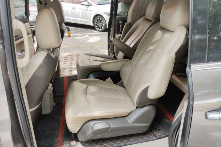Used Buick GL8 2011 2.4L LT Luxury Business Executive Edition Left Rear Seat